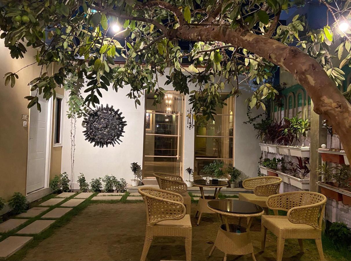 The Art Hotel By Via Varanasi Exterior foto